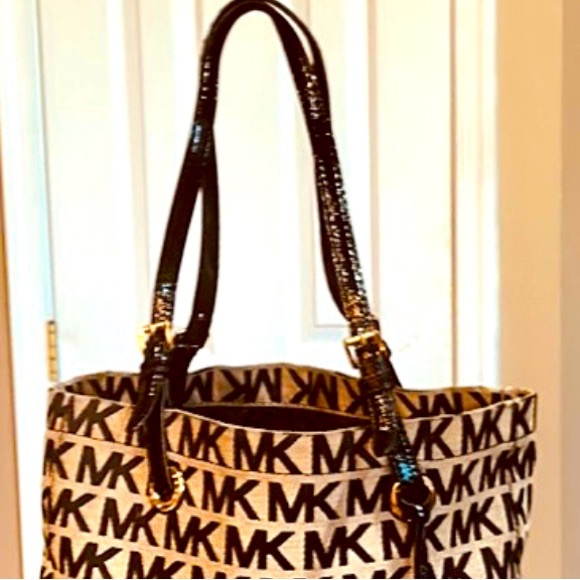 Gorgeous MICHAEL KORS Big Detailed Classy Tote Hand Bag . - Picture 8 of 9